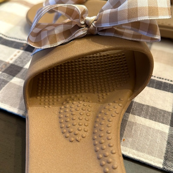 Oka-B Slide Sandals Bows. NWOT - Picture 4 of 7